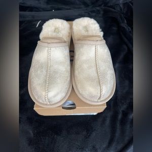 UGG KIDS NEW Keegan SLIPPERS Slides SHEEPSKIN Metallic Gold size 2.